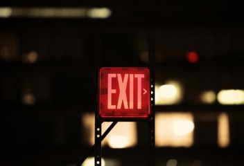 exit_sign_symbol_emergency_way_door_direction.jpg